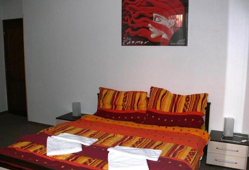 פנסיון Penzion Továrníkova Vila