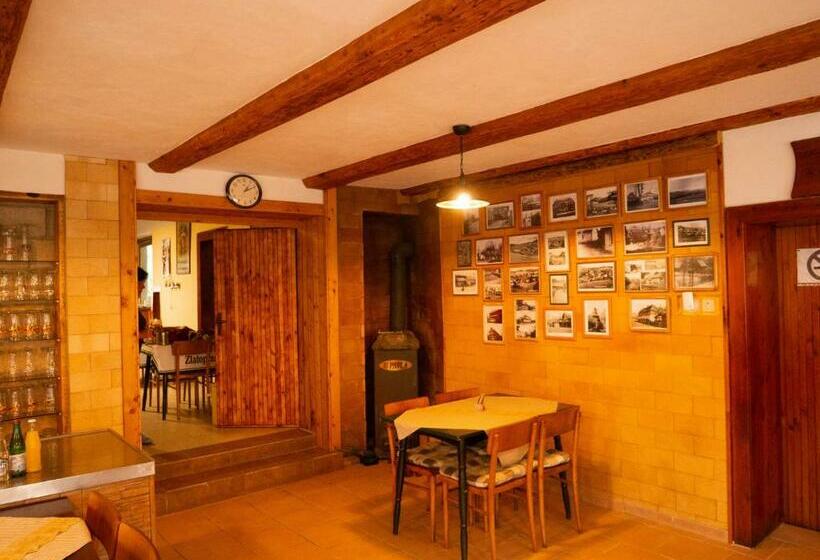 膳宿费 Penzion U Cempu