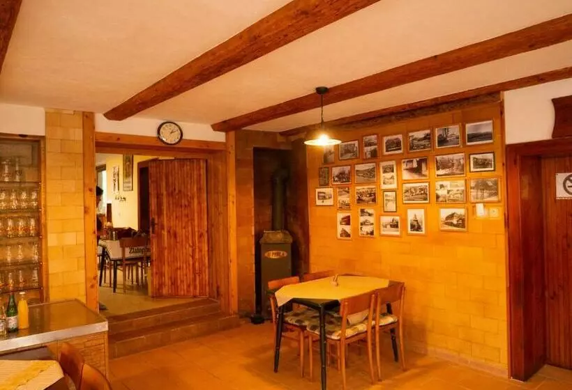 Majatalo Penzion U Cempu