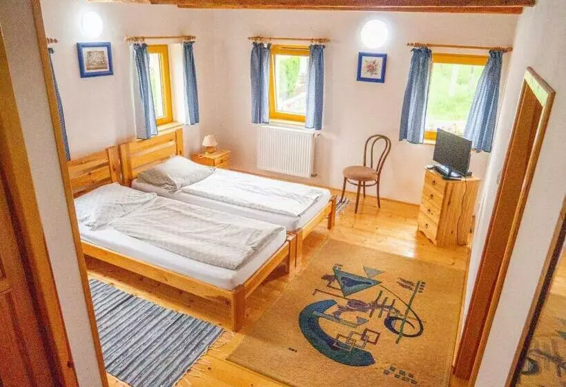 Majatalo Penzion U Cempu