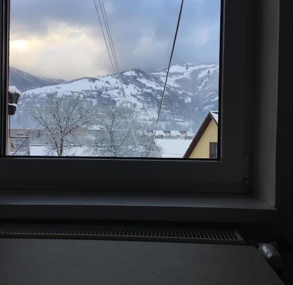 הוסטל Mini Hotel Megora