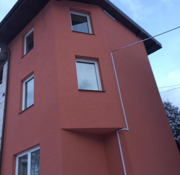 הוסטל Mini Hotel Megora