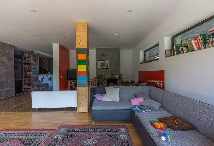 Aamiaismajoitus (B&B) Pensiunea Ana Vistisoara