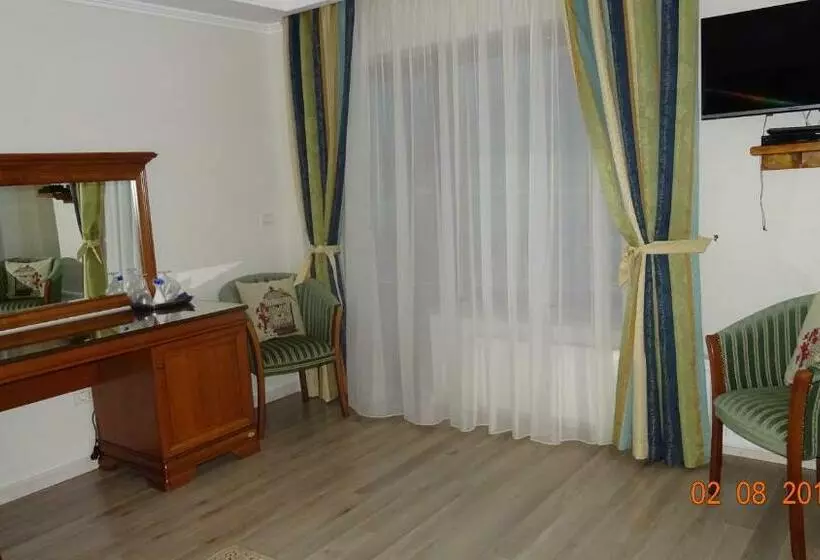 هتل Pensiunea Casa Luanna