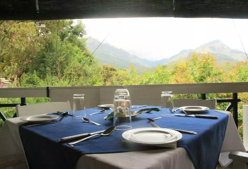 Hotelli River Garden Resort