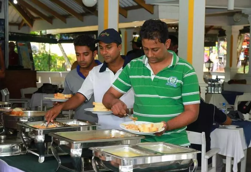 Hotelli River Garden Resort