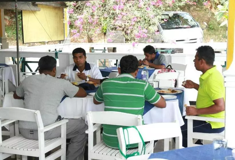 Hotelli River Garden Resort