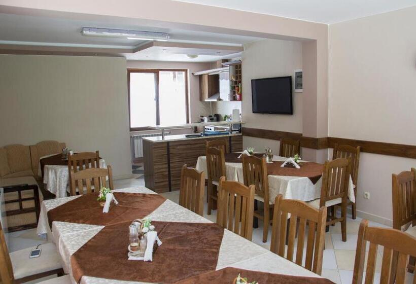 Pensão ивелия къща за гости