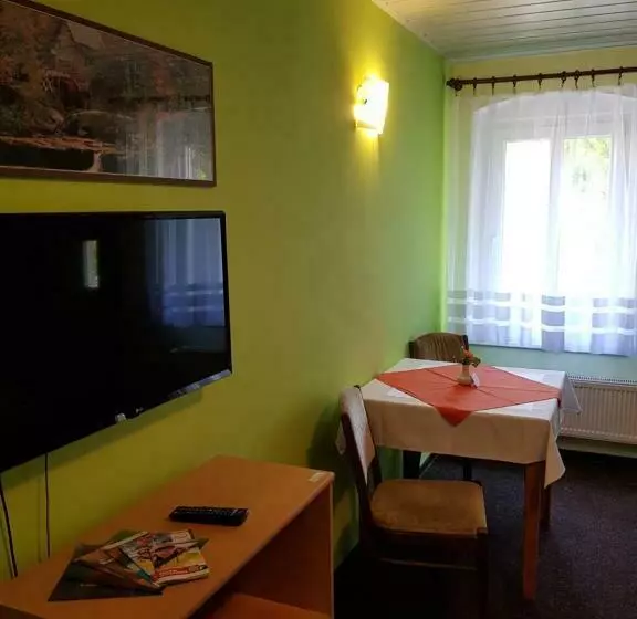 Majatalo Guest House Pod Lesem Merklín