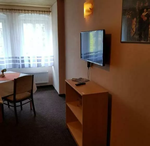 Majatalo Guest House Pod Lesem Merklín