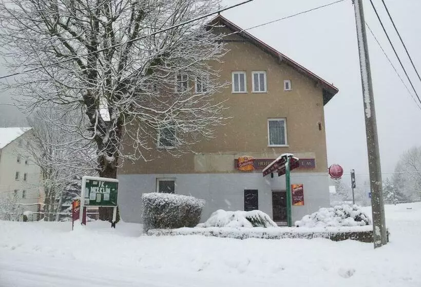 Majatalo Guest House Pod Lesem Merklín