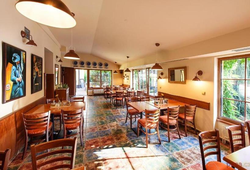 ペンション Restaurace A Penzion U Palečků