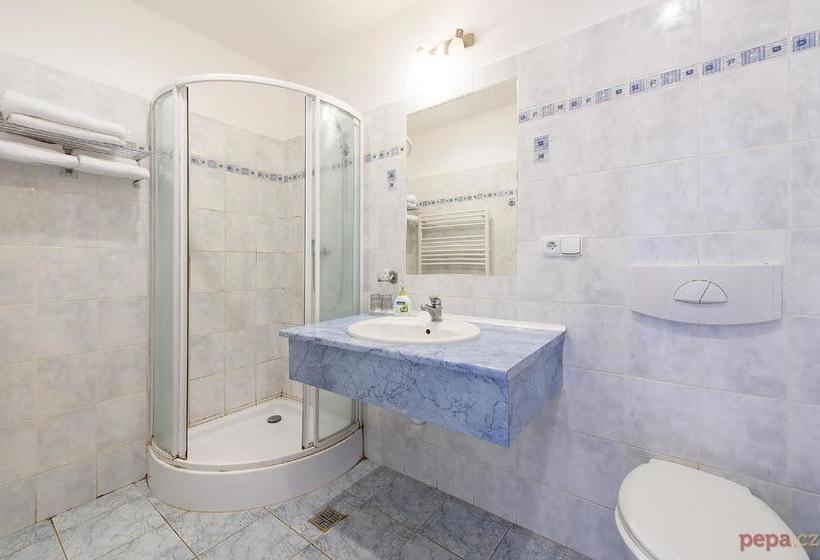 ペンション Restaurace A Penzion U Palečků