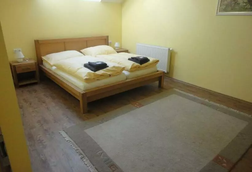 Retkeilymaja Jakubův Nový Dvůr