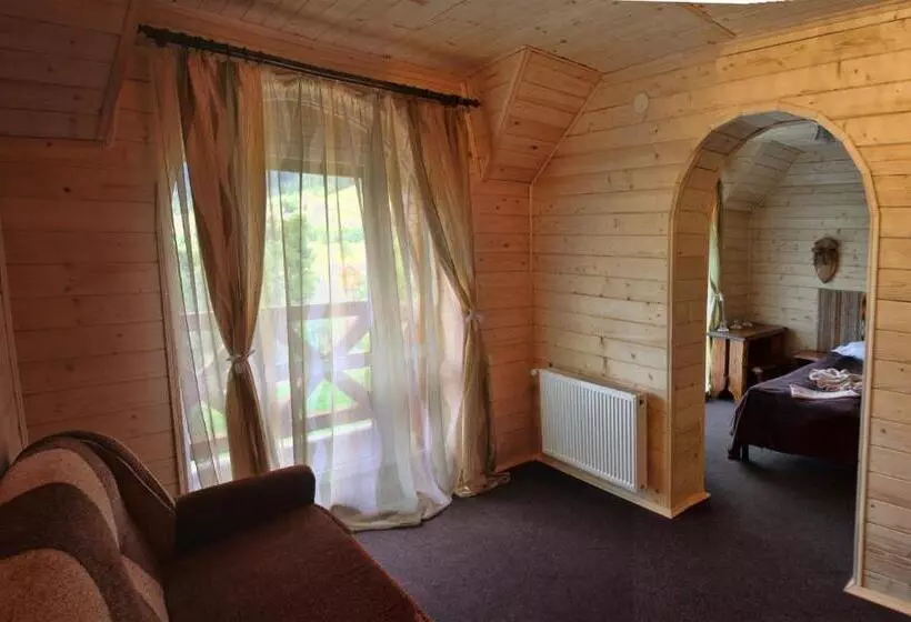 Retkeilymaja Oksamit Resort