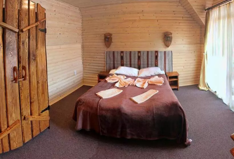 Retkeilymaja Oksamit Resort