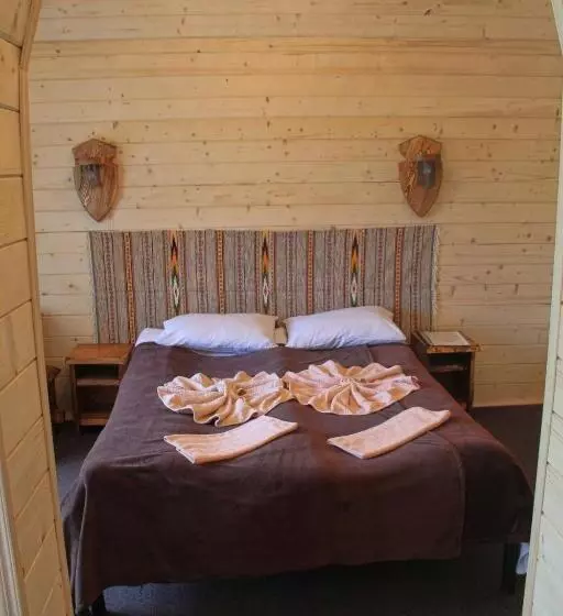 Retkeilymaja Oksamit Resort