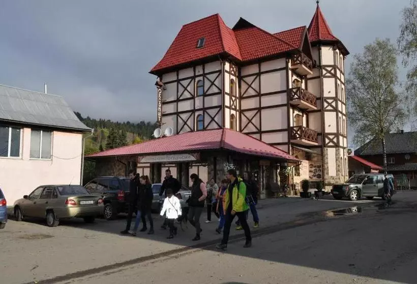 Retkeilymaja Oksamit Resort