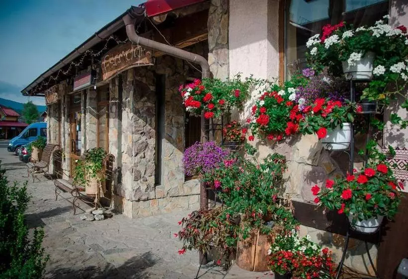 Retkeilymaja Oksamit Resort