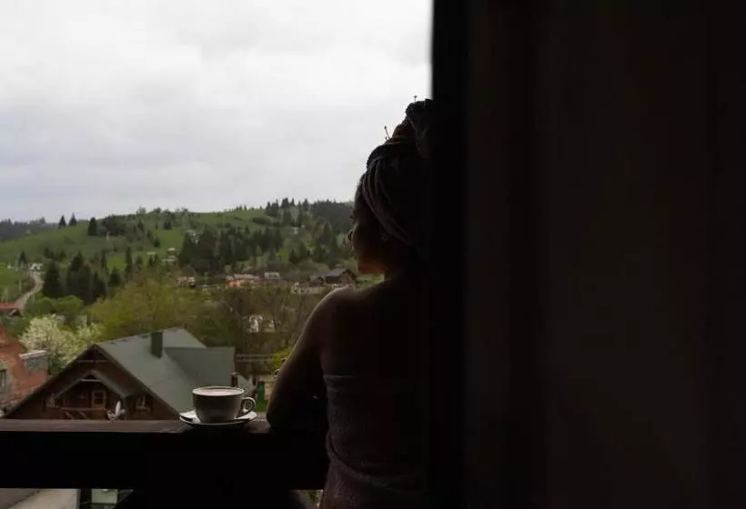 Retkeilymaja Oksamit Resort