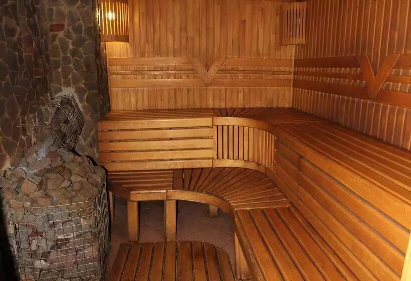 Retkeilymaja Oksamit Resort