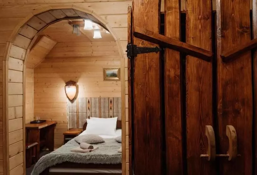 Retkeilymaja Oksamit Resort