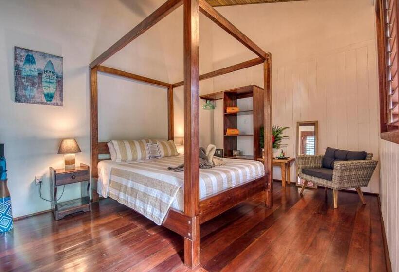 تختخواب و صبحانه Oasis Bluff Beach