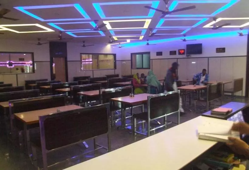 Hotelli Darshan And Guest House