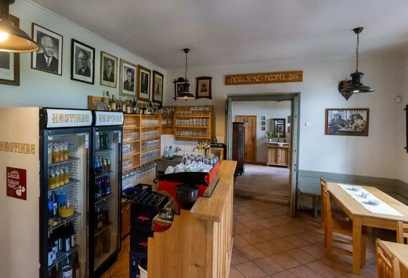 ホテル Hostinec U Zámečku Klokočov