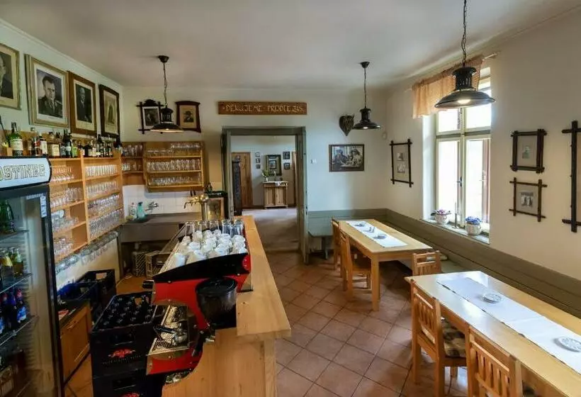 ホテル Hostinec U Zámečku Klokočov