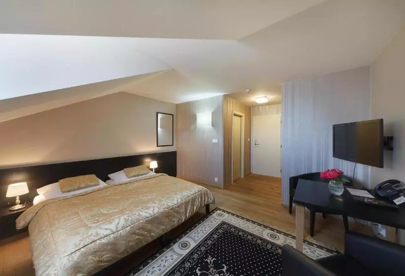 Hotelli Panství Dlouhá Lhota