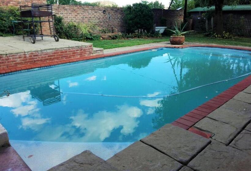 Пансион Dekat Self Catering