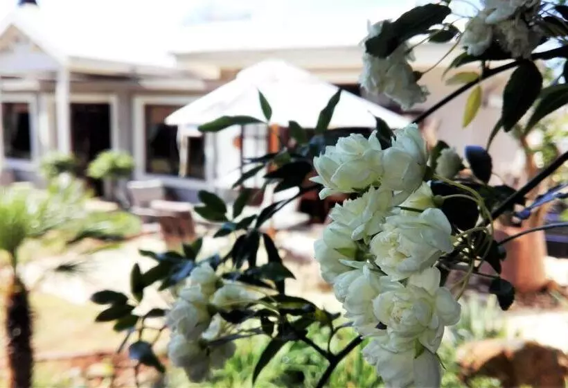 Majatalo Dekat Self Catering