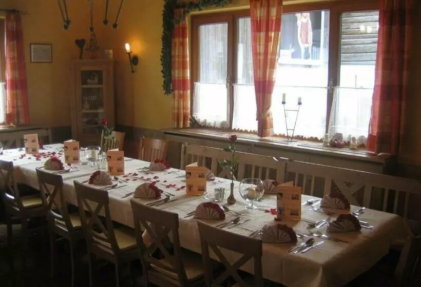 ペンション Gasthof Karlwirt