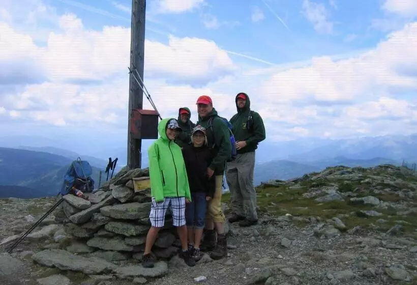 ペンション Gasthof Karlwirt