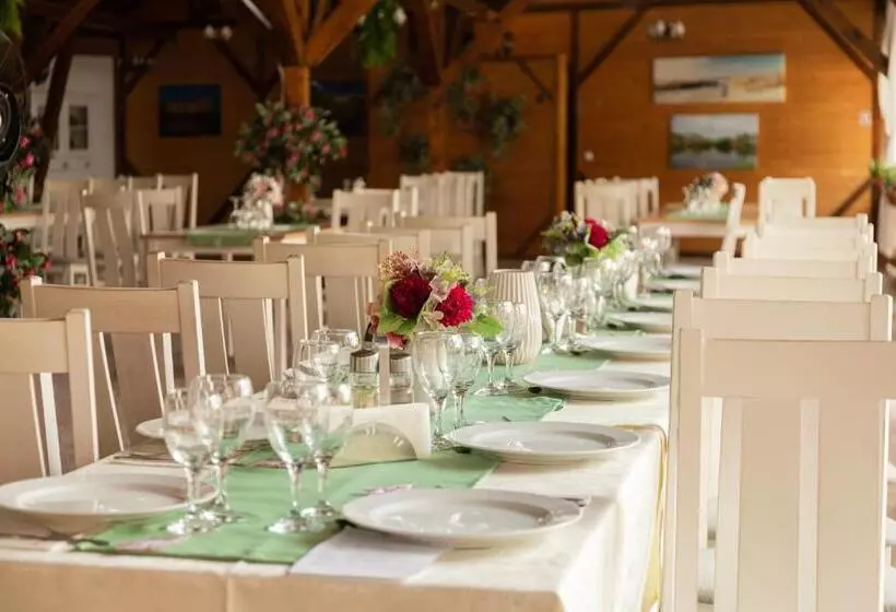 Lomakeskus Complex Turistic Darina Sancraiu De Mures