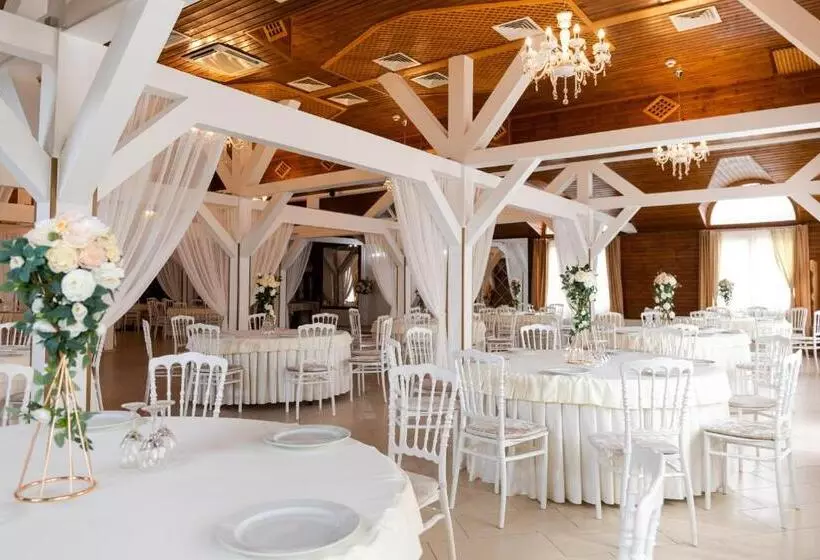 Lomakeskus Complex Turistic Darina Sancraiu De Mures