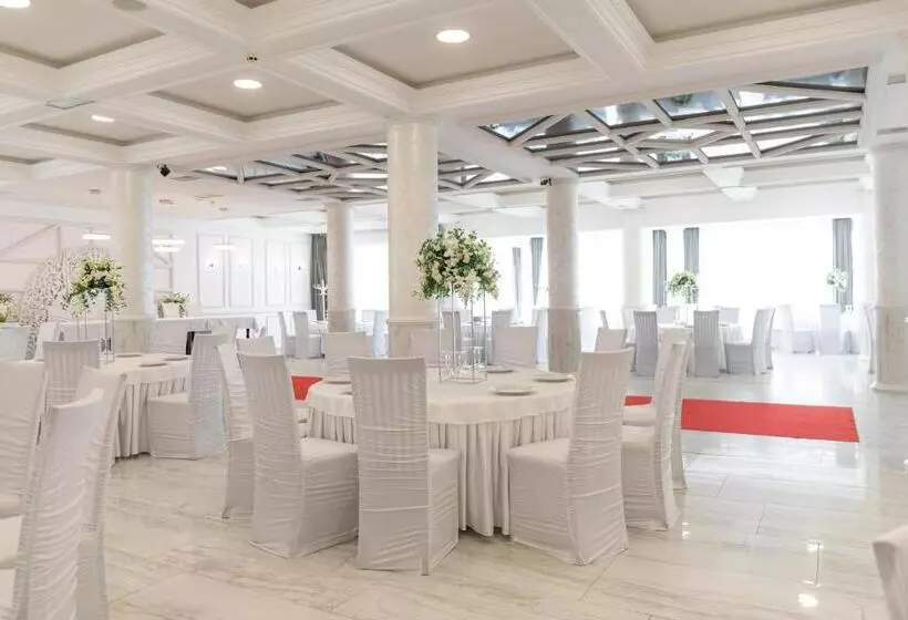 Lomakeskus Complex Turistic Darina Sancraiu De Mures