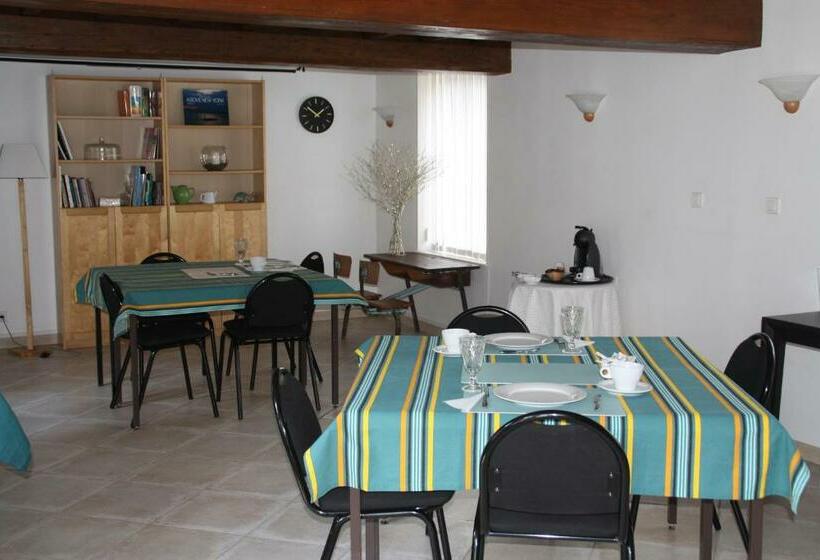 تختخواب و صبحانه La Ferme De La Place