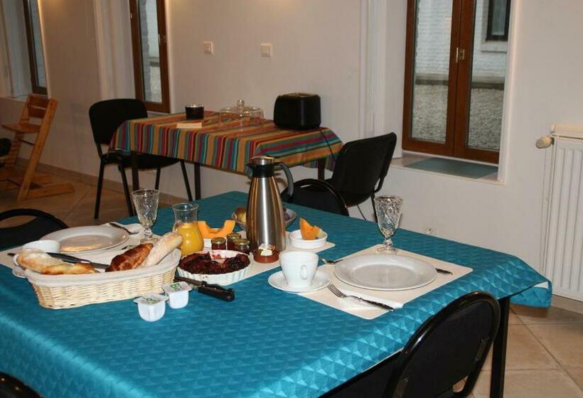 تختخواب و صبحانه La Ferme De La Place