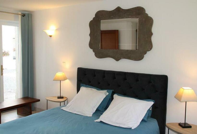 تختخواب و صبحانه La Ferme De La Place