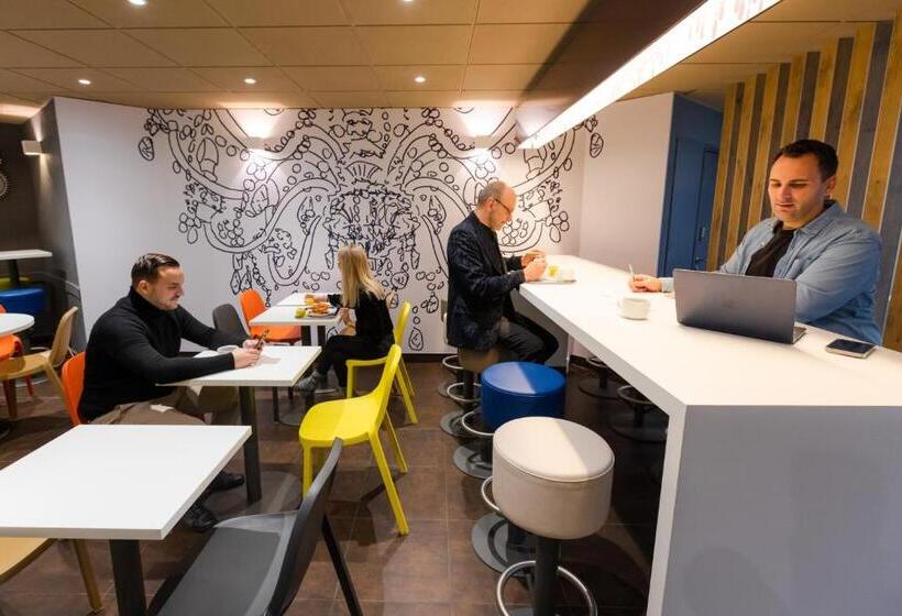 Отель Ibis Budget Albertville