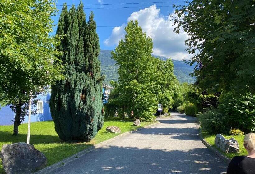 Отель Ibis Budget Albertville