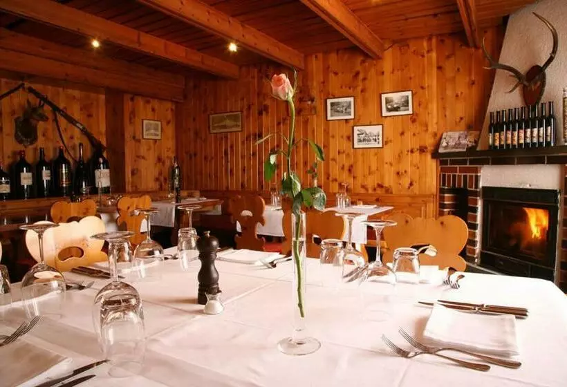 ホテル Ristorante Groven