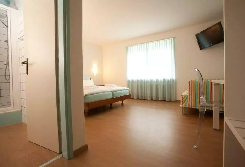 ホテル Ristorante Groven