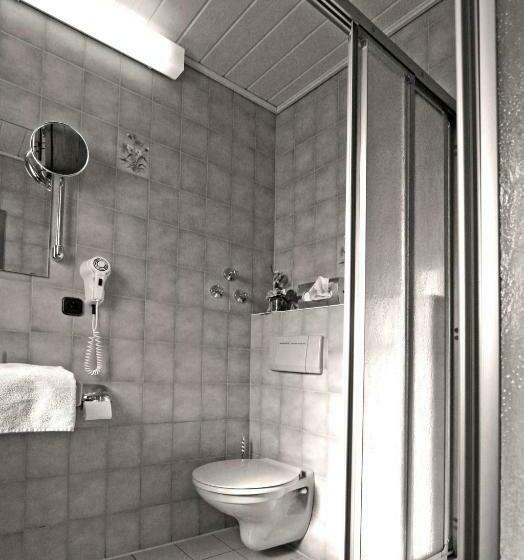 בית מלון כפרי Zur Krone