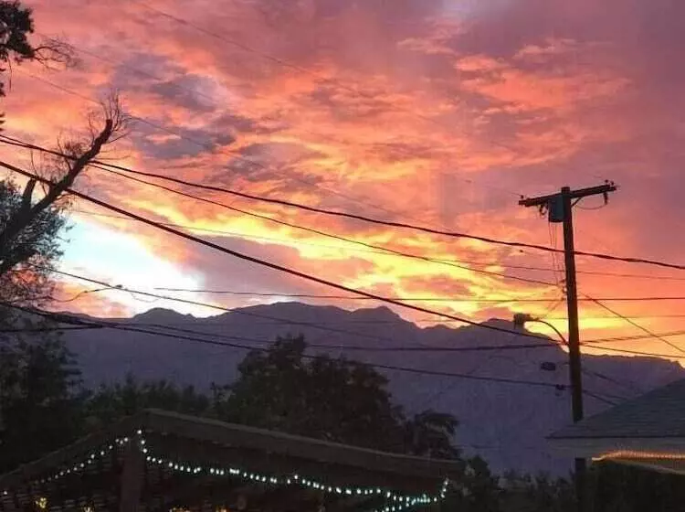 Independence Courthouse Motel