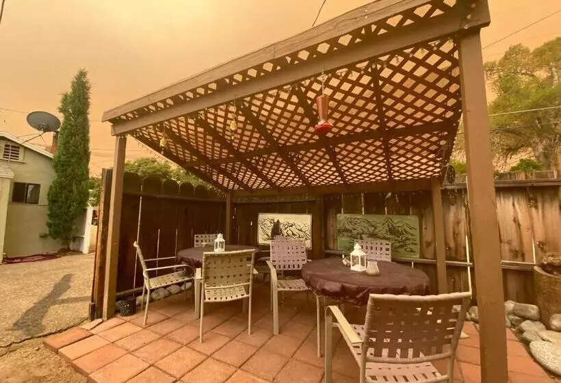 Independence Courthouse Motel