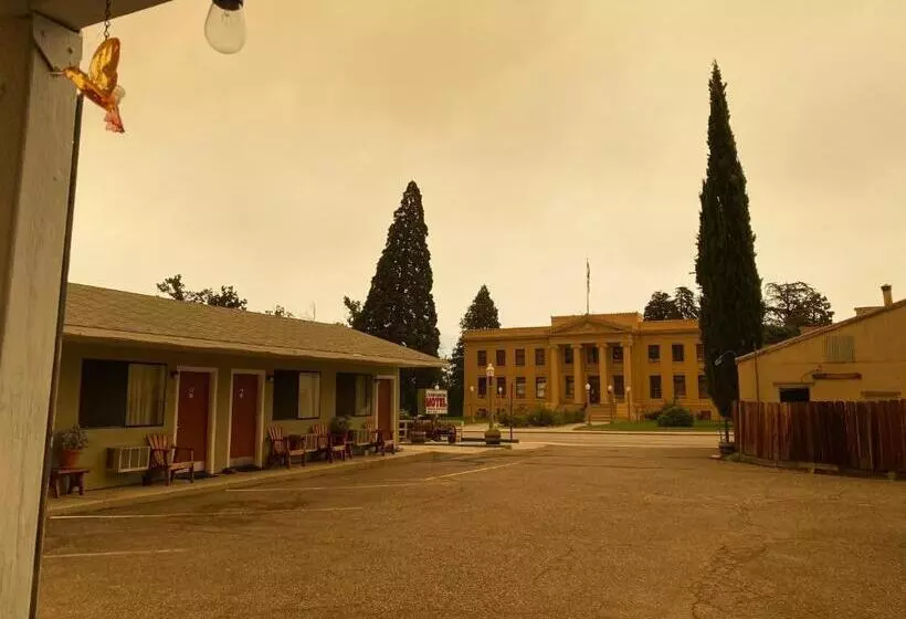 Independence Courthouse Motel