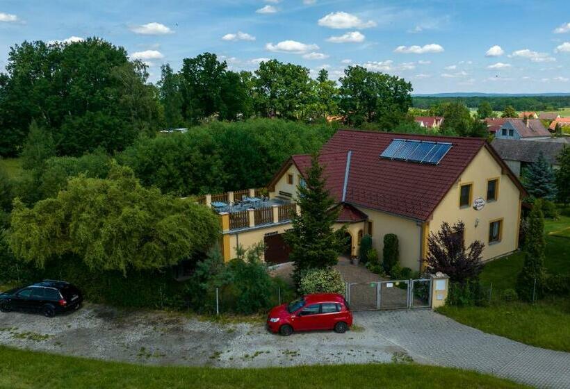 פנסיון Penzion U Sýkorů